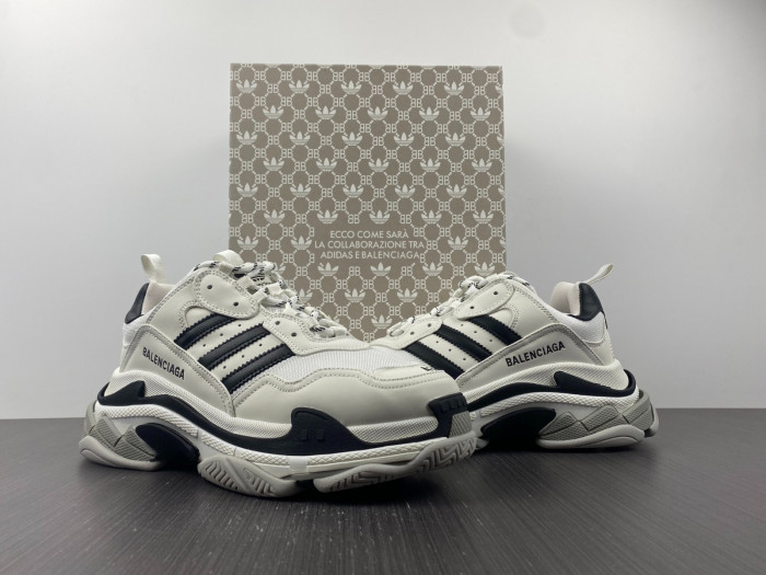 blcg sneaker triple.s.