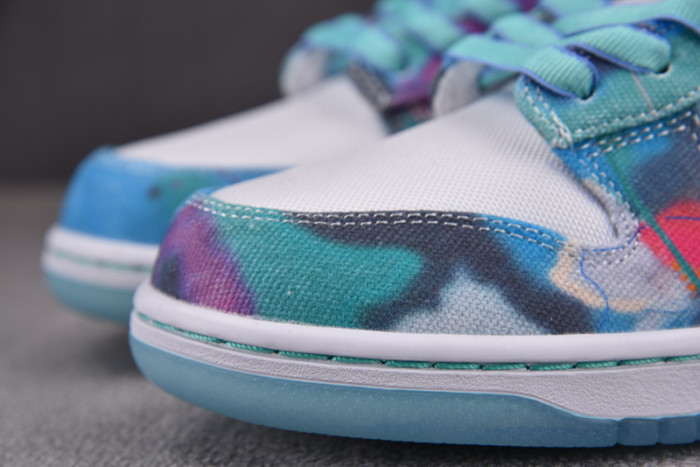 futura laboratories x nike sb dunk low hf6061-400