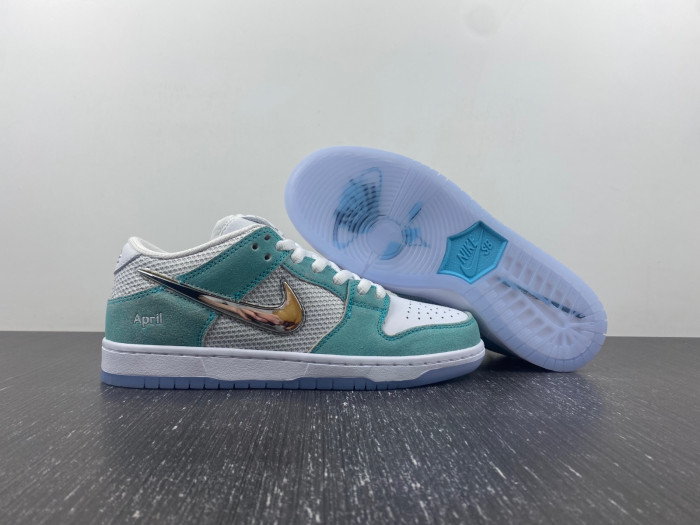 nike sb dunk low april skateboards fd2562-400