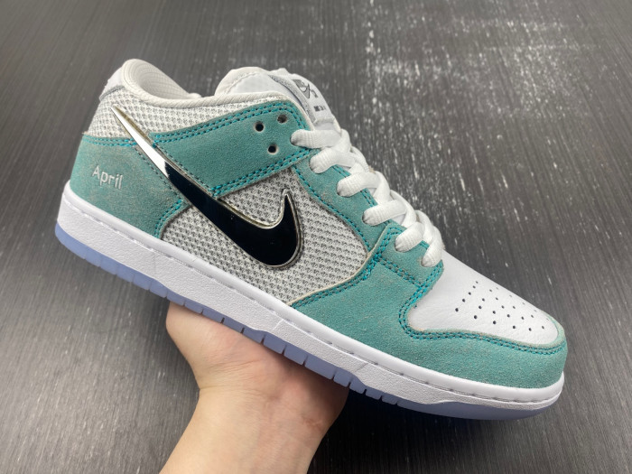 nike sb dunk low april skateboards fd2562-400