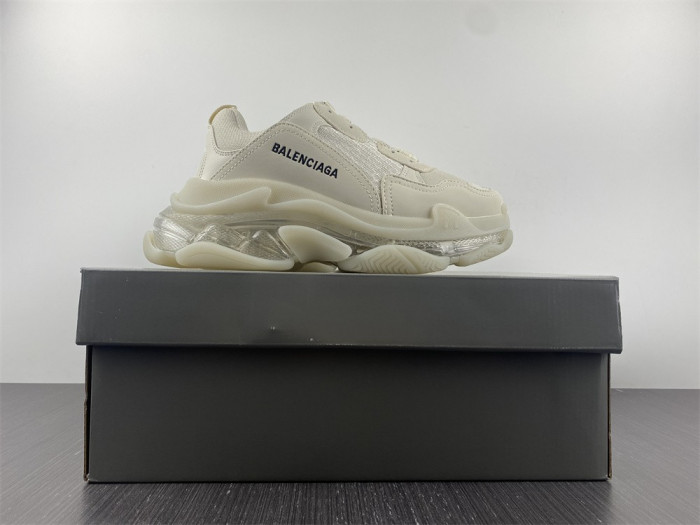 Ba*len*cia*ga triple s