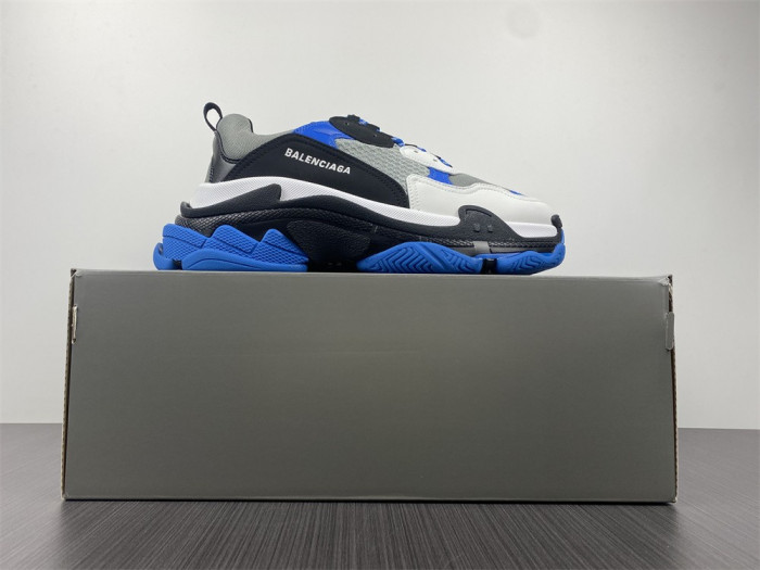 blcg sneaker triple.s.