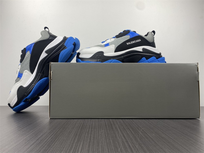 blcg sneaker triple.s.